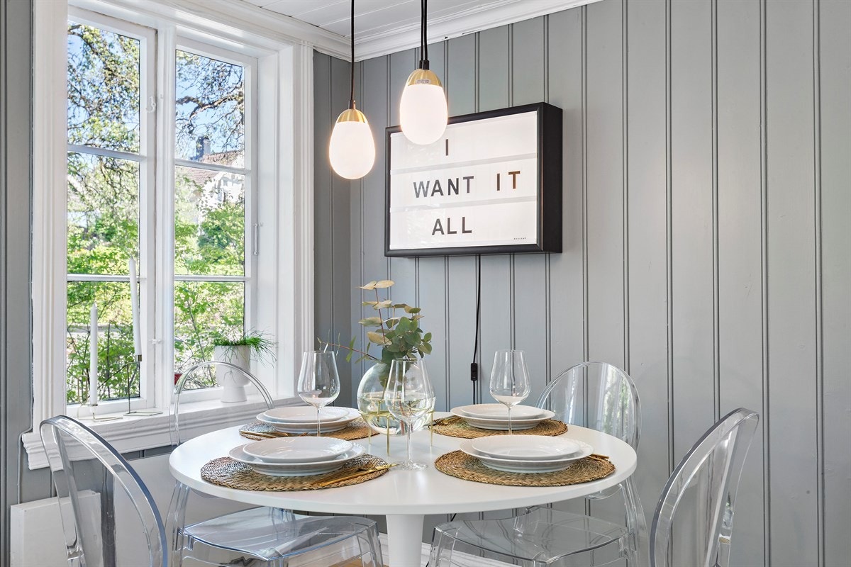 Plass for spisebord er det også i stuen Galleribilde