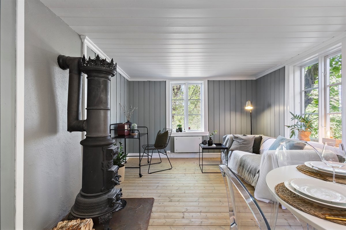 Stue med vedovn Galleribilde