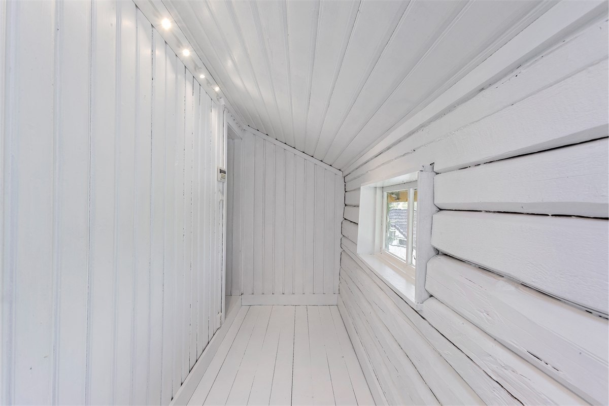 Stor "walk inn" garderobe innenfor soverom 2 Galleribilde