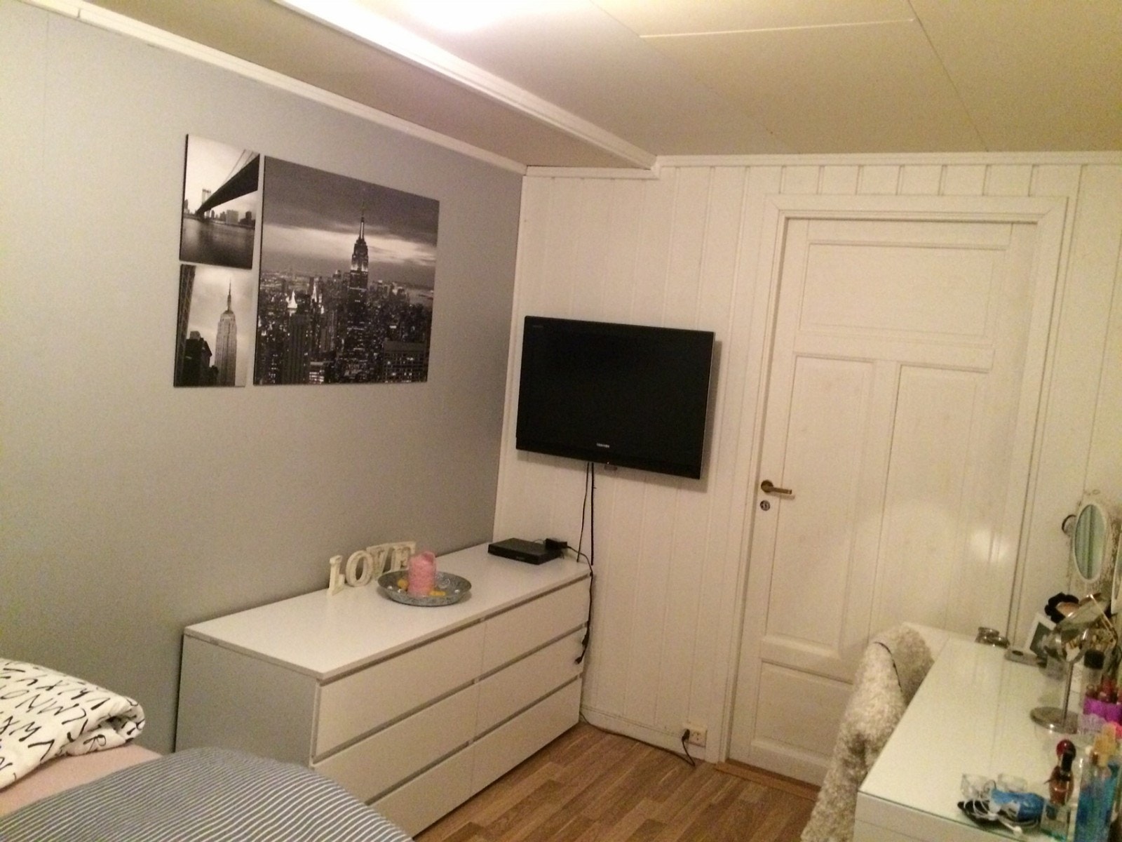 Soverom 2 med dør til innebod Galleribilde