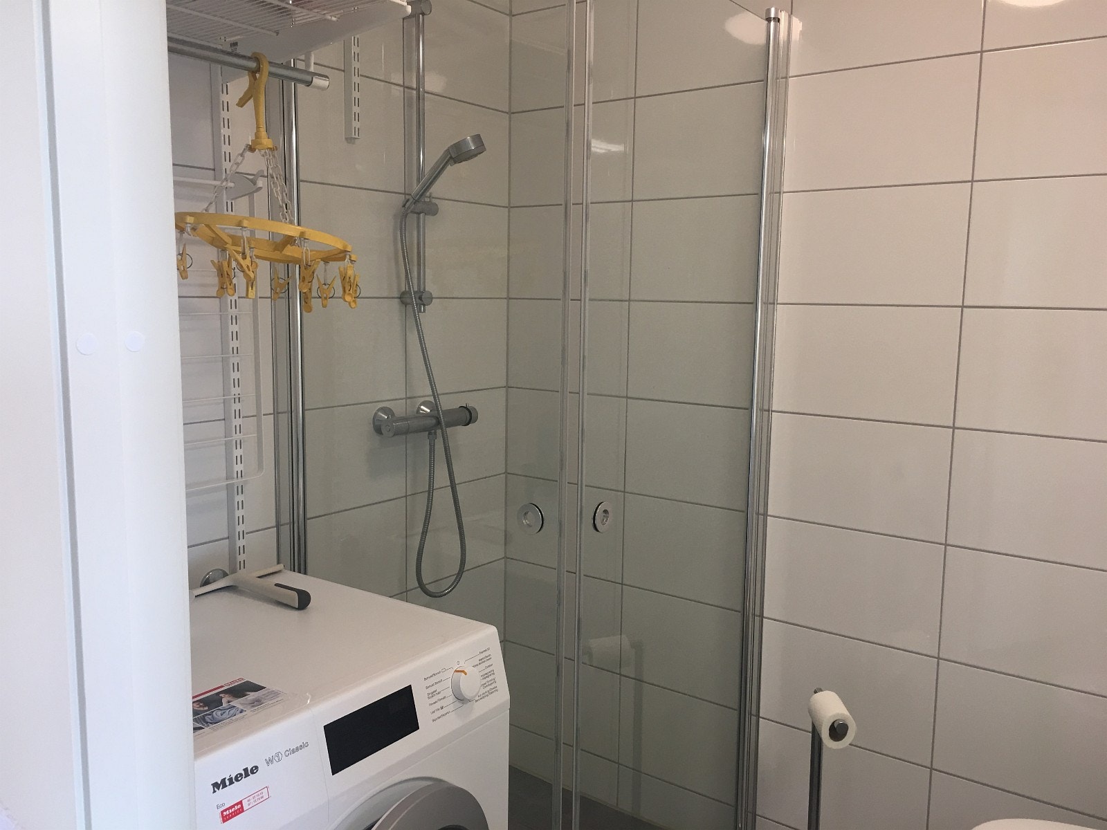 Dusj og vaskemaskin Galleribilde