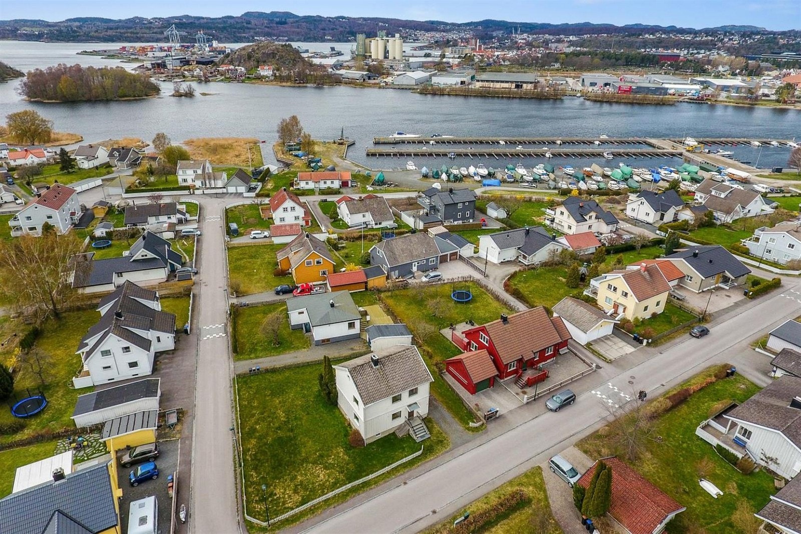 Huset er etterisolert med nye dører og vinduer Galleribilde