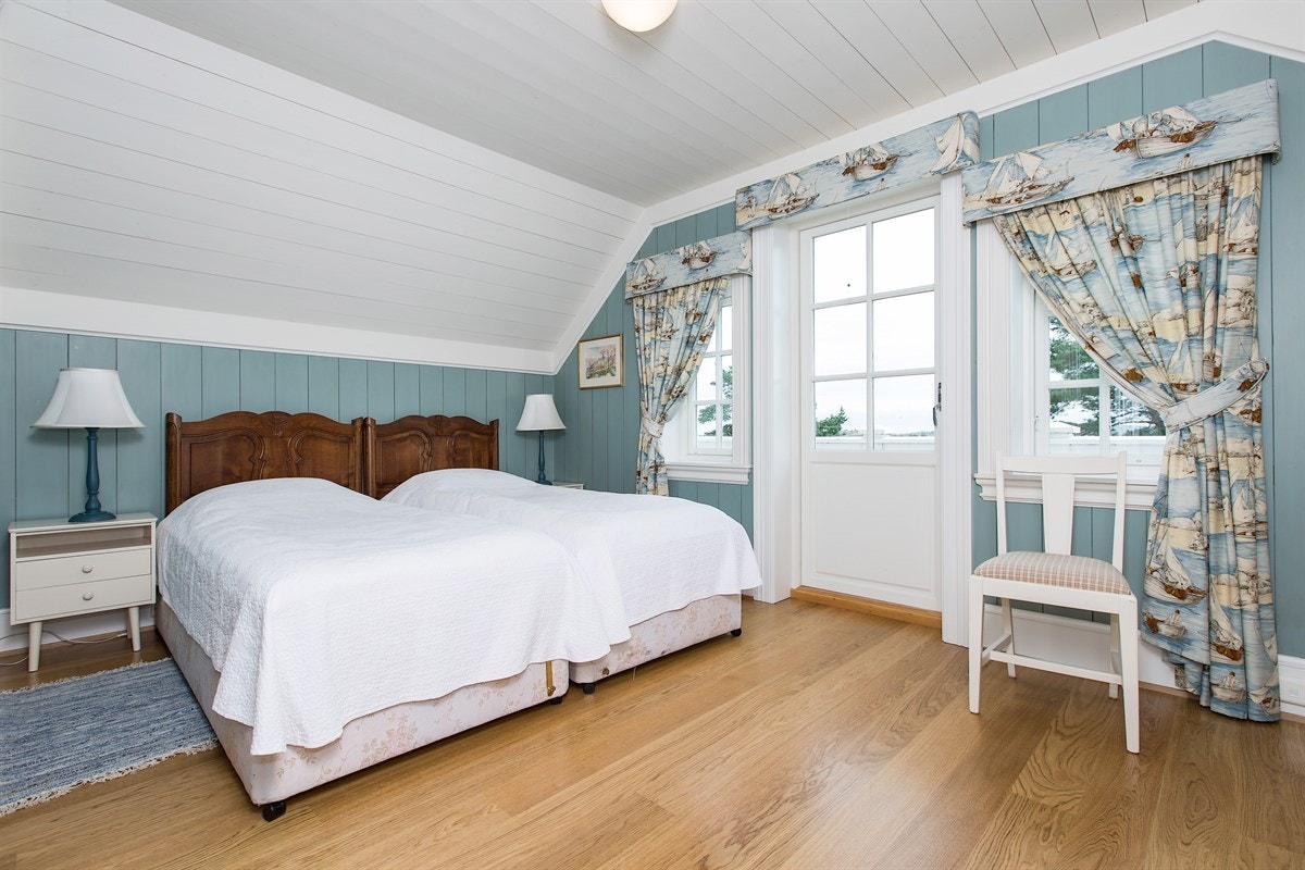 Soverom II med inngang til bad Galleribilde