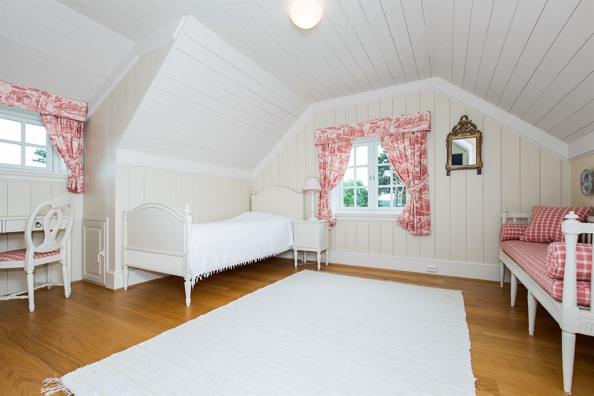 Soverom IV med inngang til bad Galleribilde