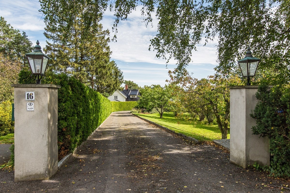 Innkjørsel Galleribilde