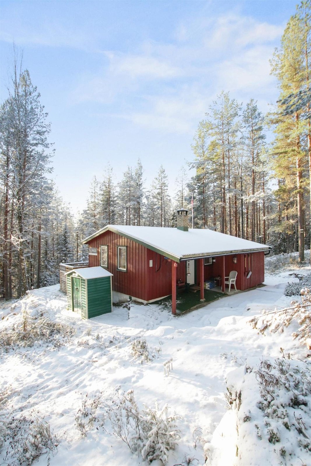 Hytta på vinterstid ligger idyllisk til! Galleribilde