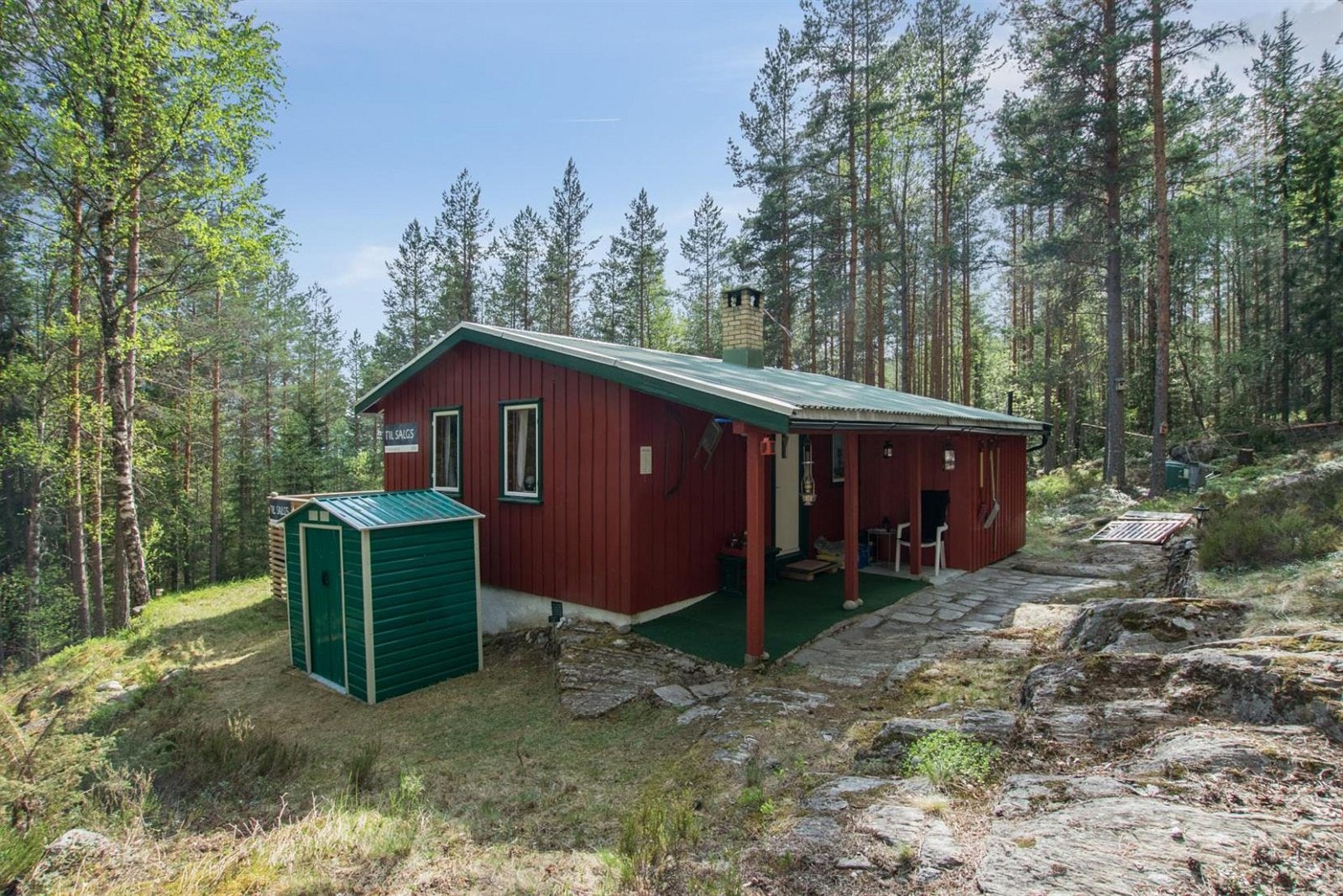 Hytta er beliggende i fantastisk natur med gode turmuligheter i nærheten av elva Væla. Galleribilde