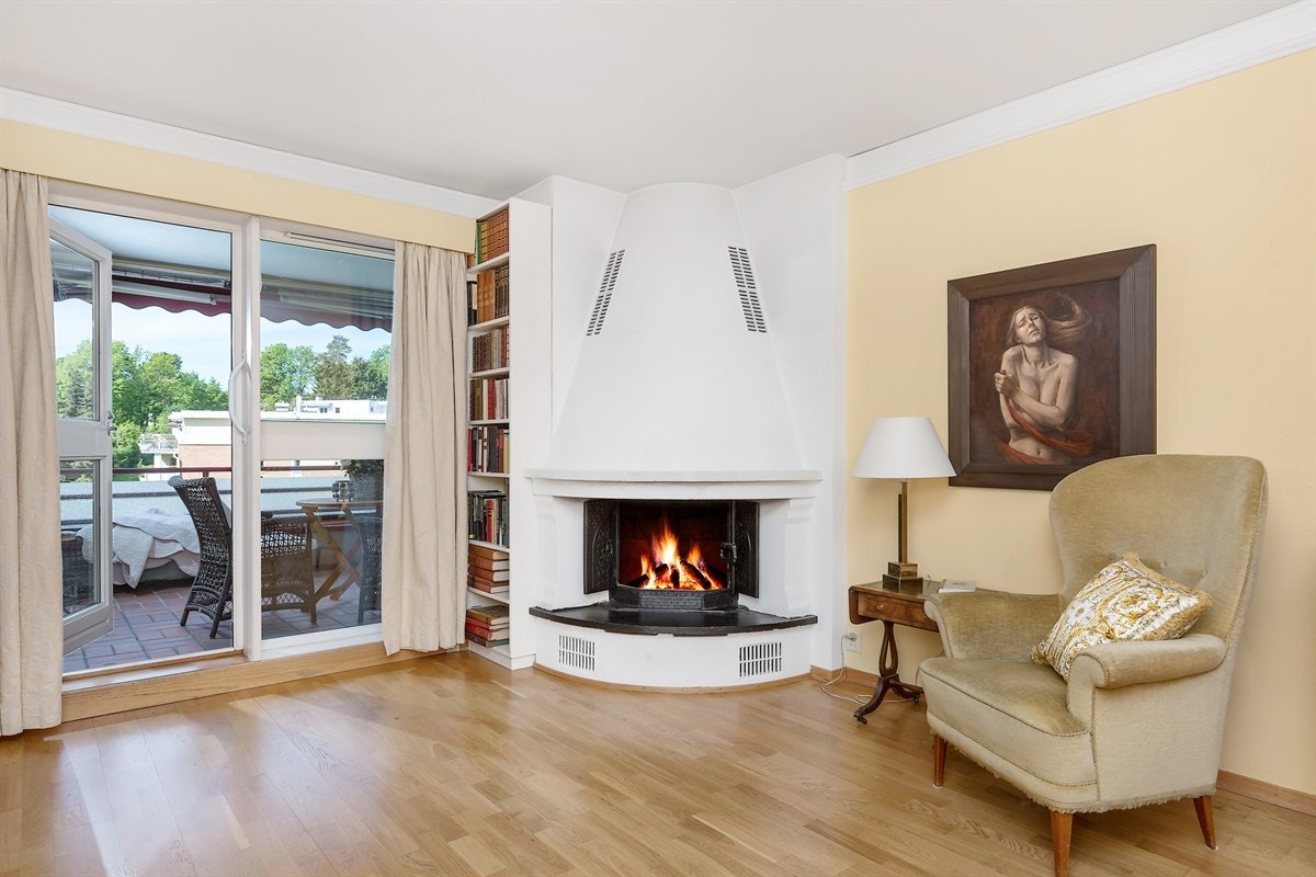 Utgang til balkong fra stue Galleribilde