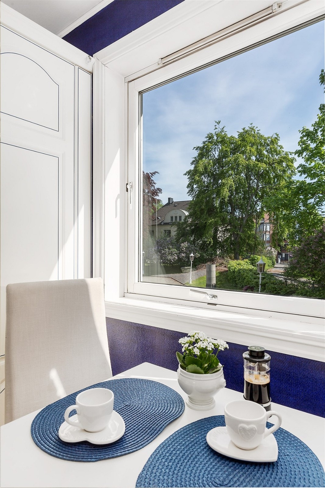 Hyggelig utsyn fra kjøkkenet Galleribilde