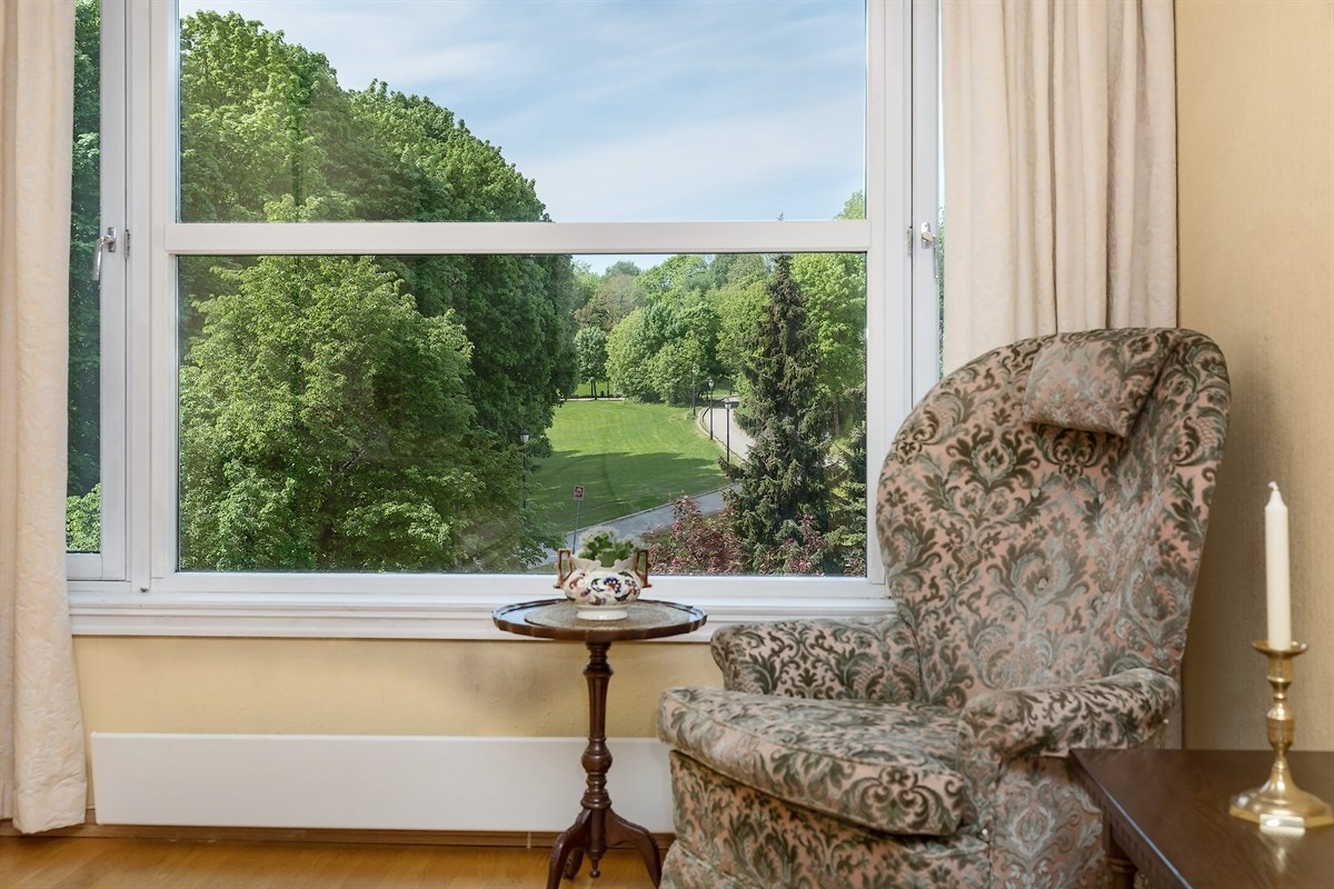 Utsikt til Frognerparken fra stuen Galleribilde