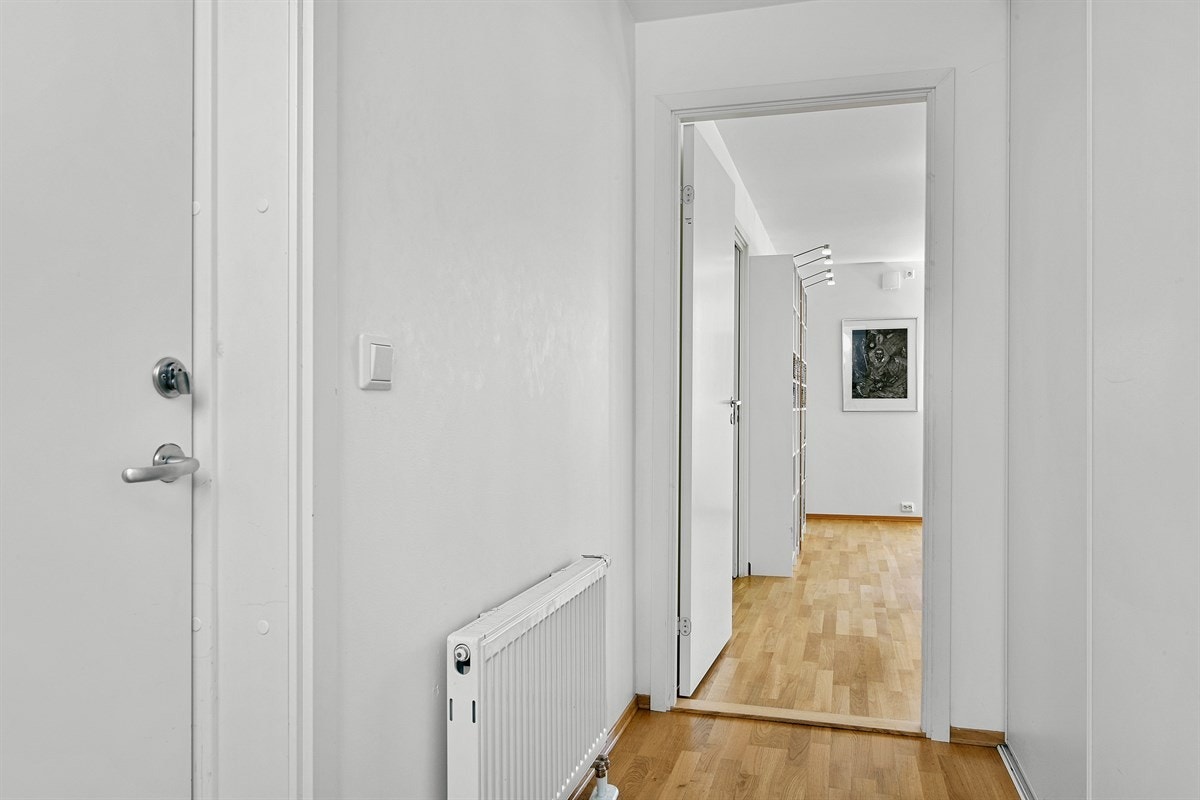 Her er det rikelig med plass til yttertøy, sko og annet utstyr. Galleribilde