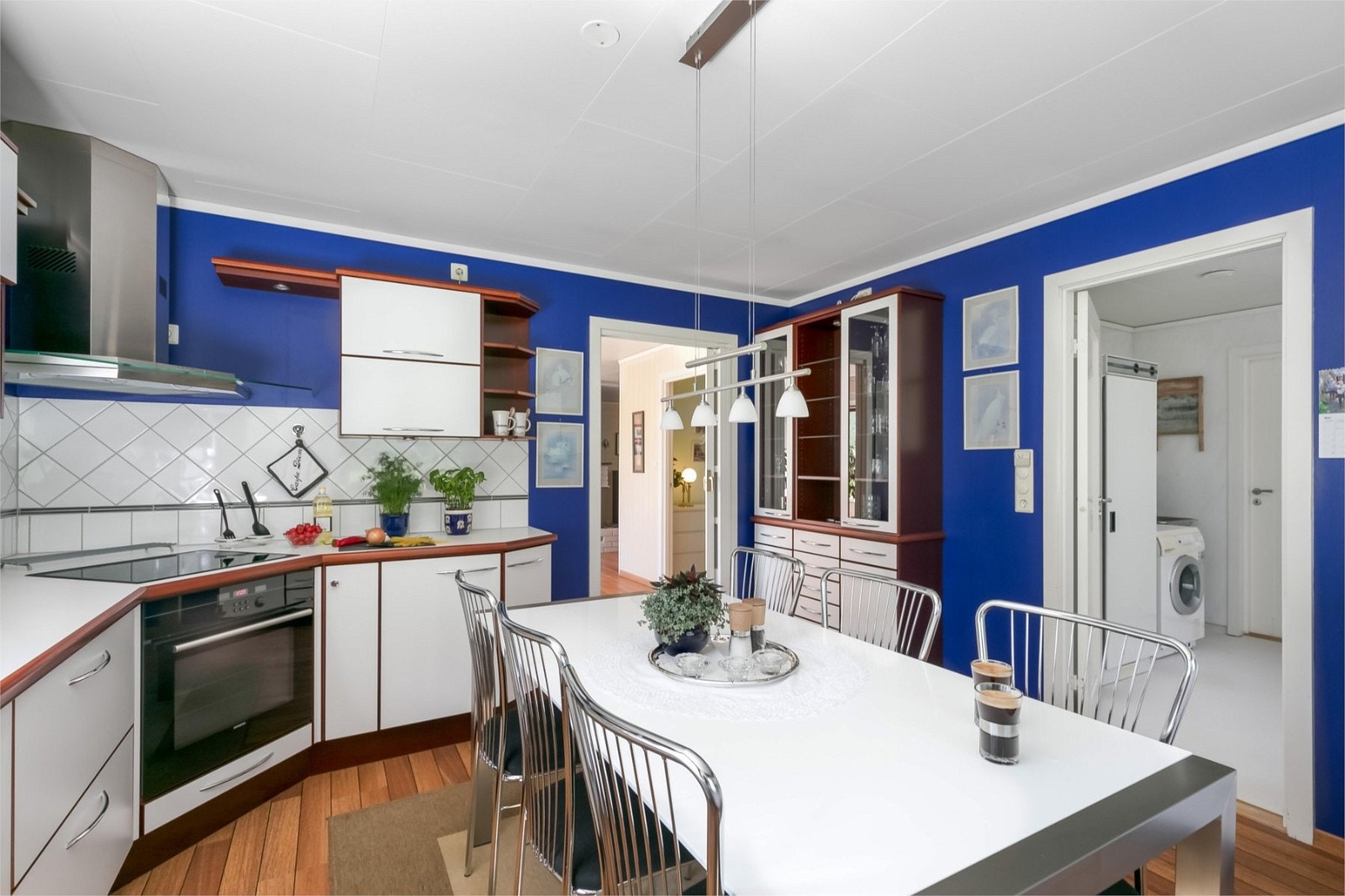 Vaskerom og bod ligg i tilknytning til kjøkkenet. Galleribilde