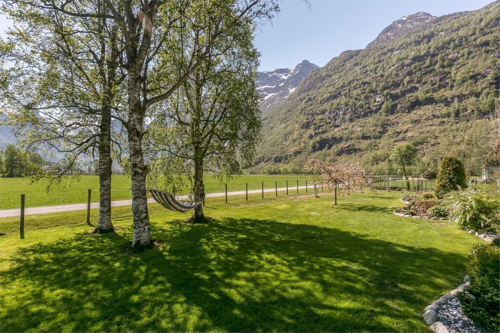 Tenk å kunne nyte lange, late sommardagar i denne hengekøya! Galleribilde