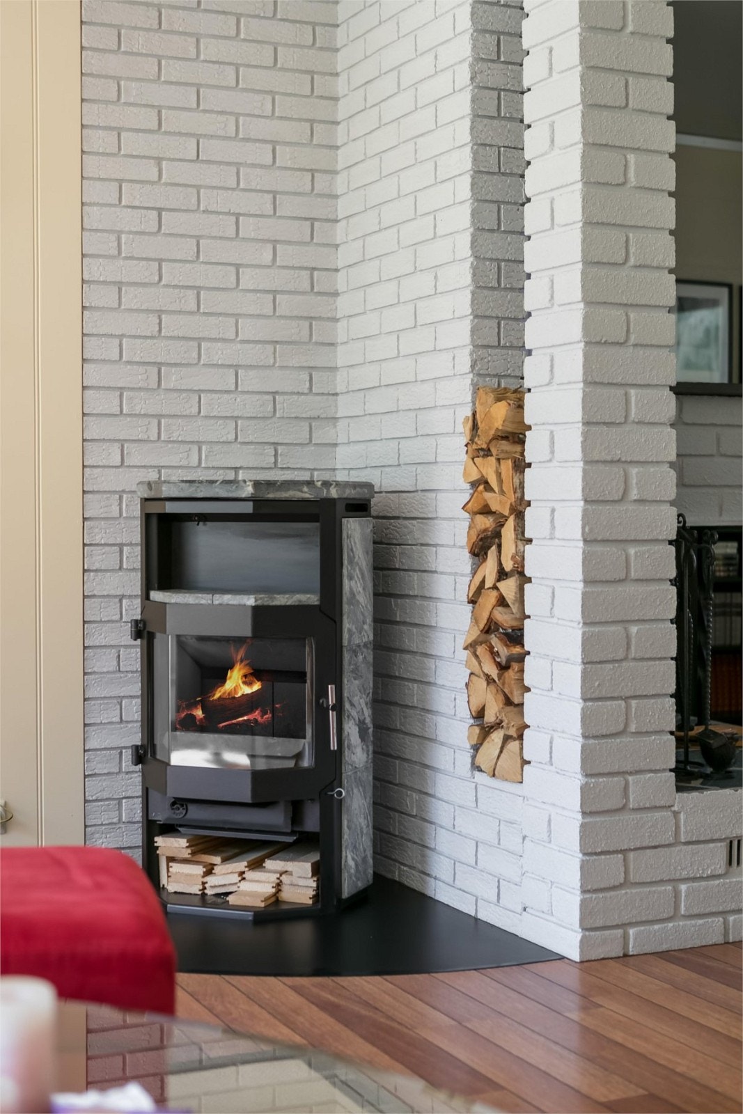 Peis og vedomn sprer varme og hygge i bustaden Galleribilde