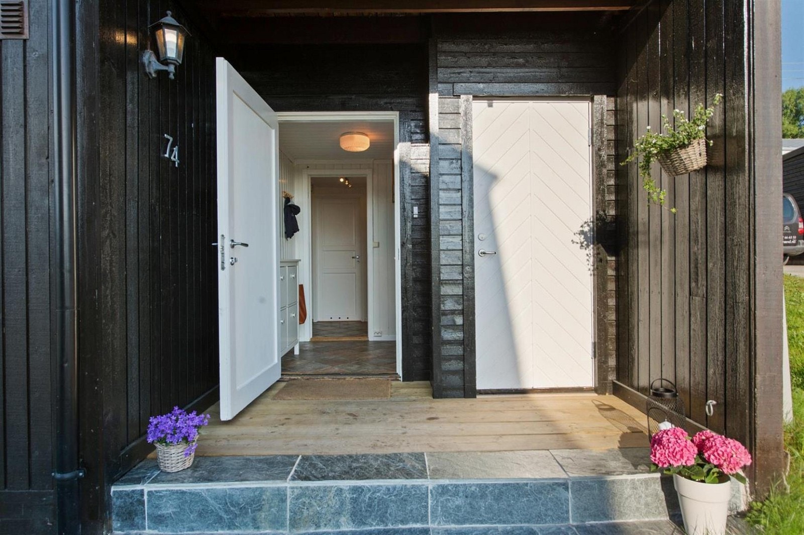 Inngangsparti- underetasje. Galleribilde