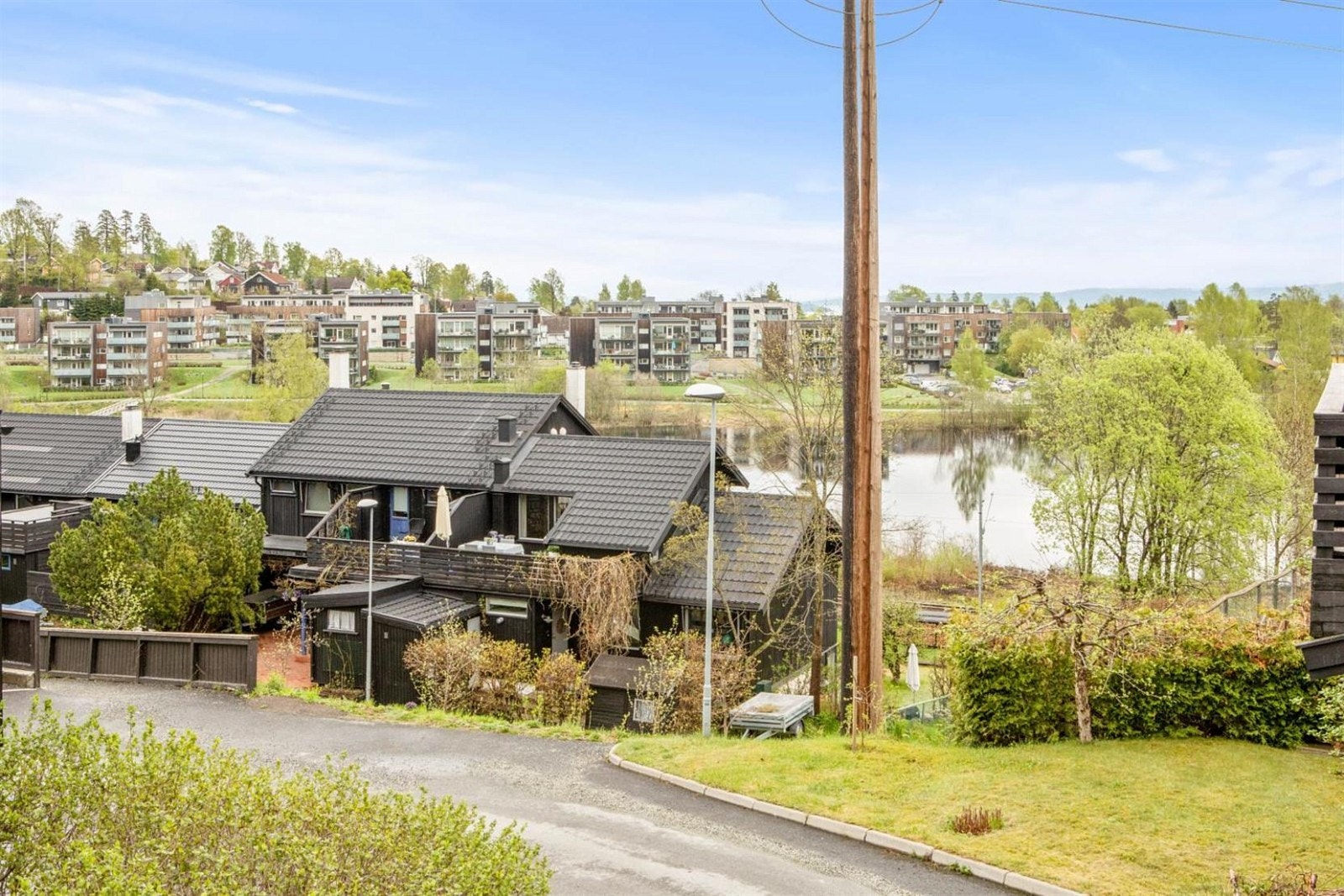 Vakkert nabolag med utsikt mot Bondivannet Galleribilde