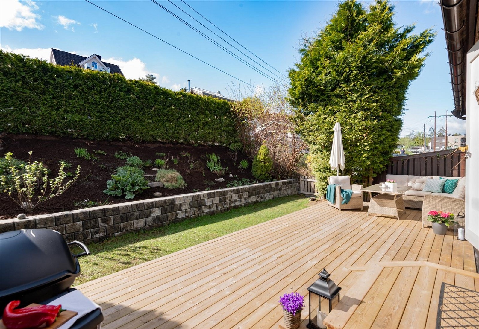 Terrasse 1. etasje - Usjenert terrasse med god plass Galleribilde