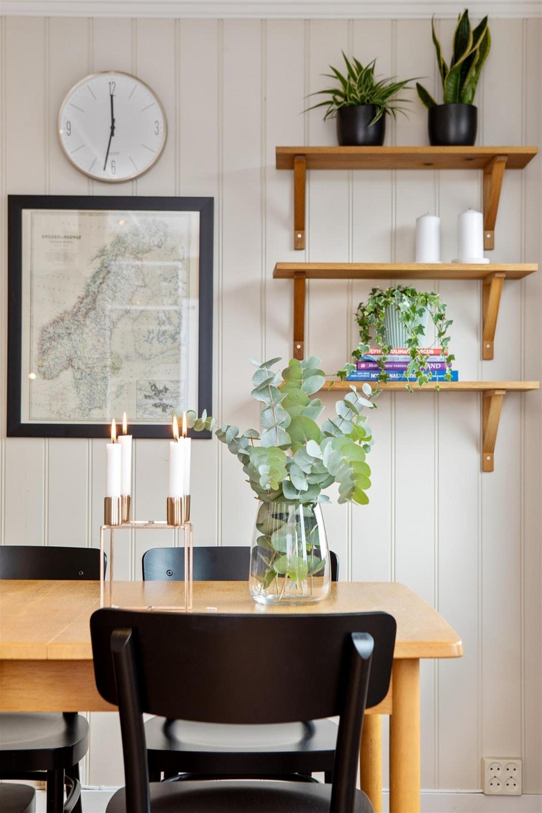 1. etasje - Spisestue mellom stue og kjøkken Galleribilde