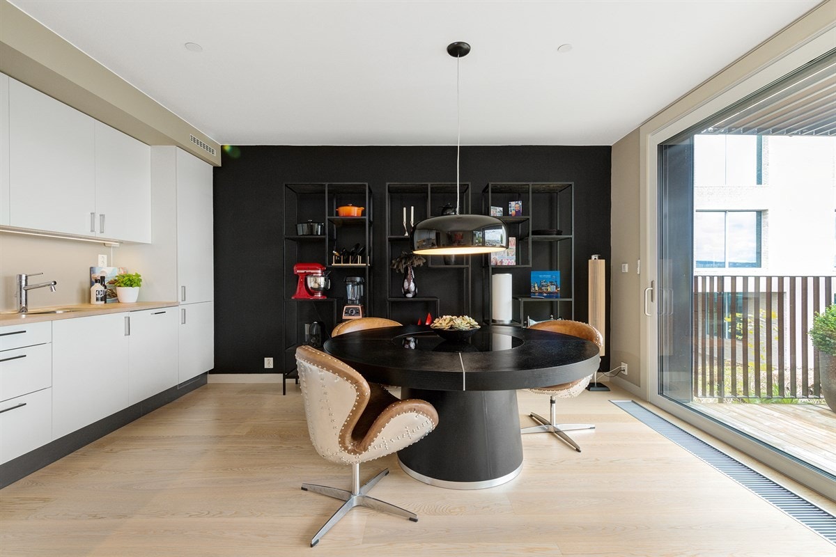 Her er det plass til ett stort middagsbord der det er godt med plass til gjester Galleribilde