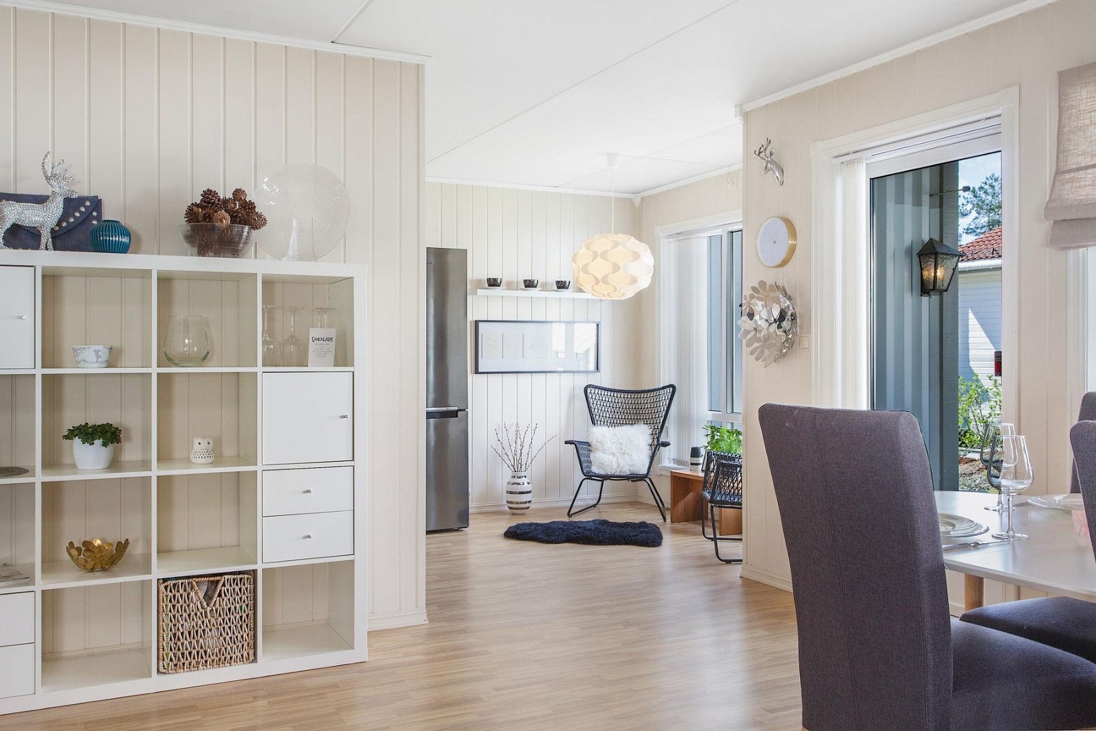 På kjøkkenet er det også plass til spisebord om ønskelig. Leiligheten er godt utnyttet. Galleribilde