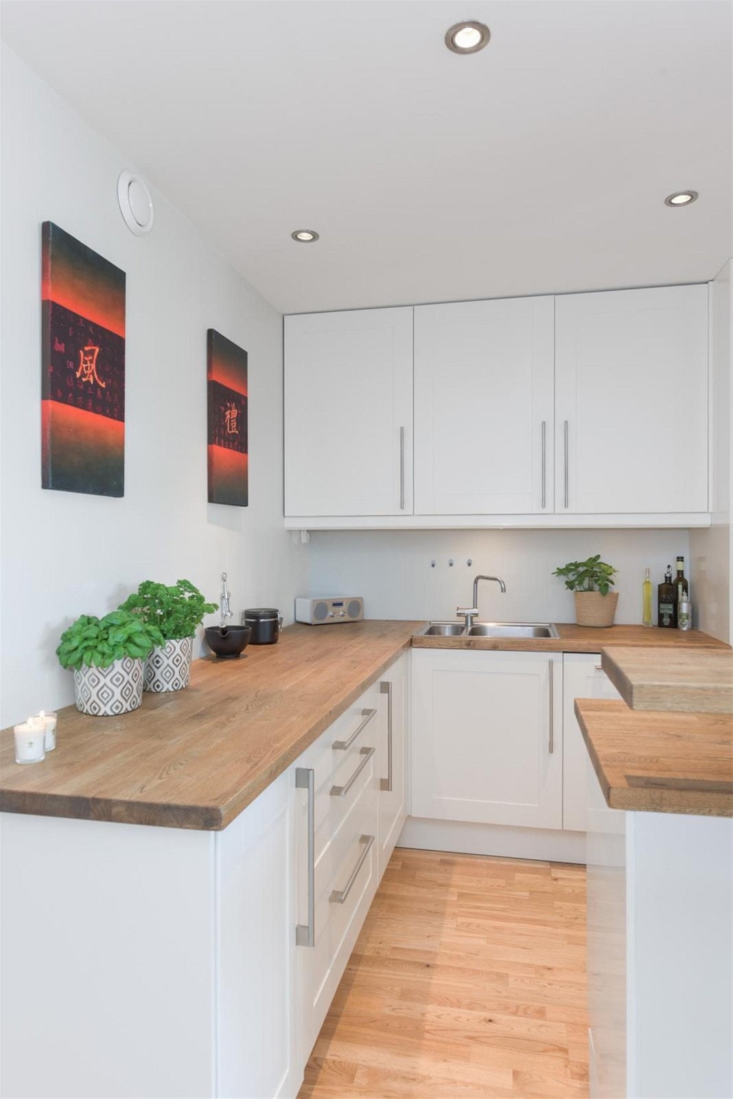 Gode arbeidsflater til hobbykokkens glede. Galleribilde