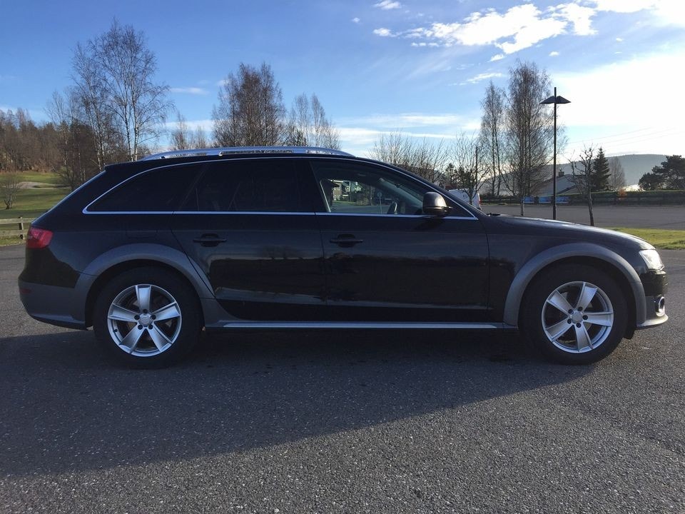 Avbildet med vinterhjul - se sommerhjul på siste bilder