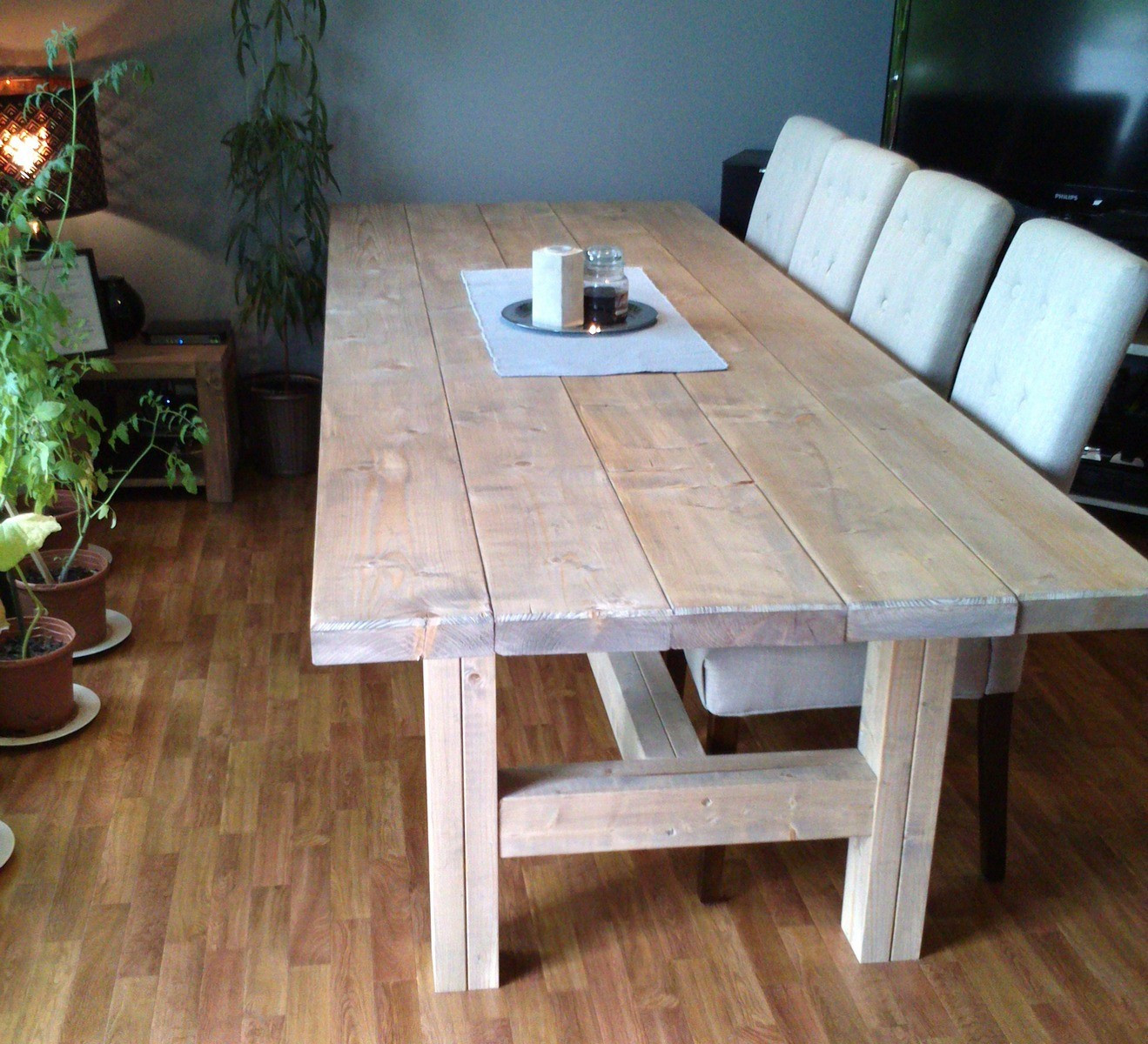 Spisebord i heltre H ben med sporet bordplate | FINN.no Spisebord i heltre H ben med sporet bordplate | FINN.no