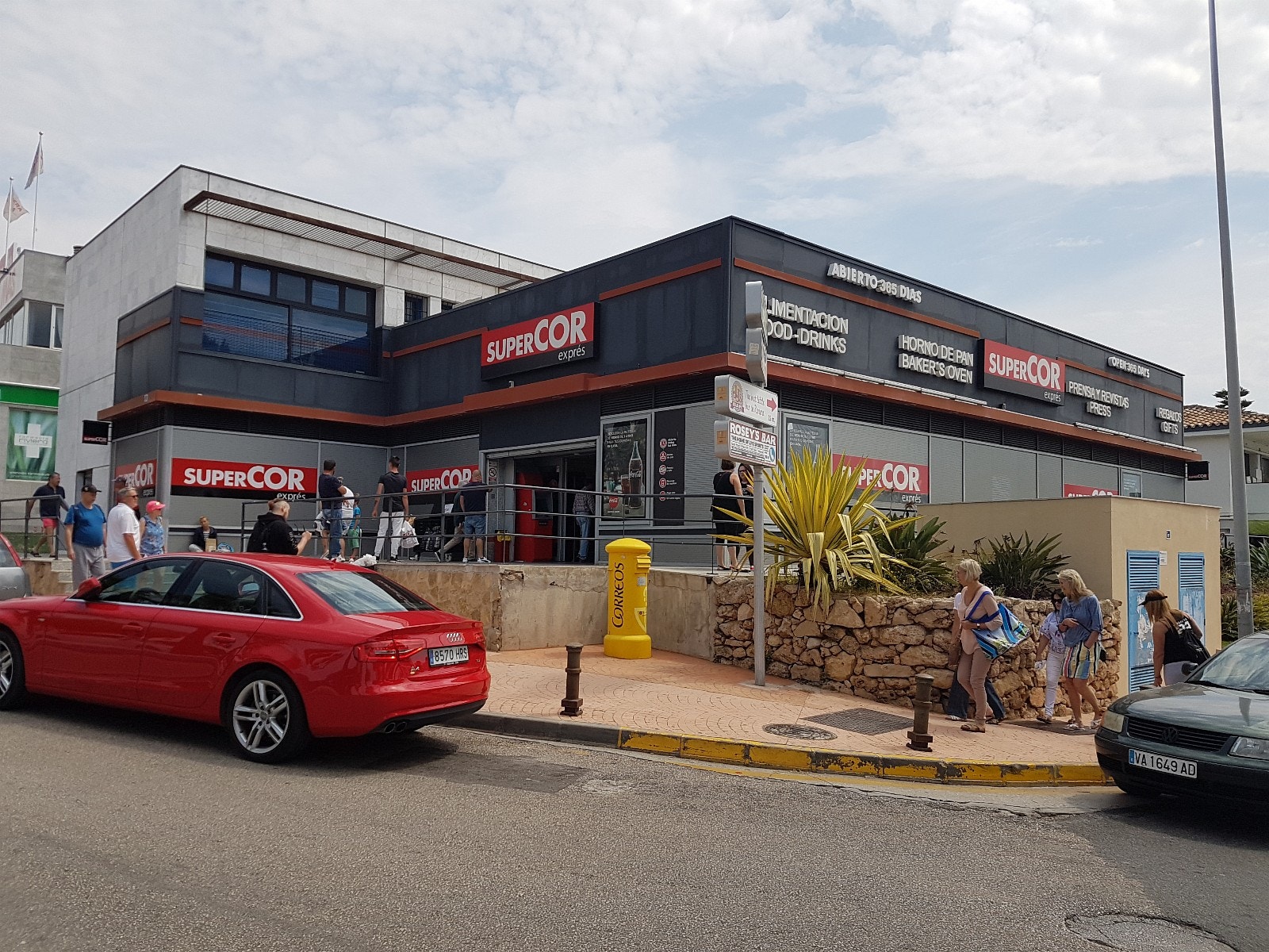 Supermarked åpent fra 07-01, 365 dager i året Galleribilde