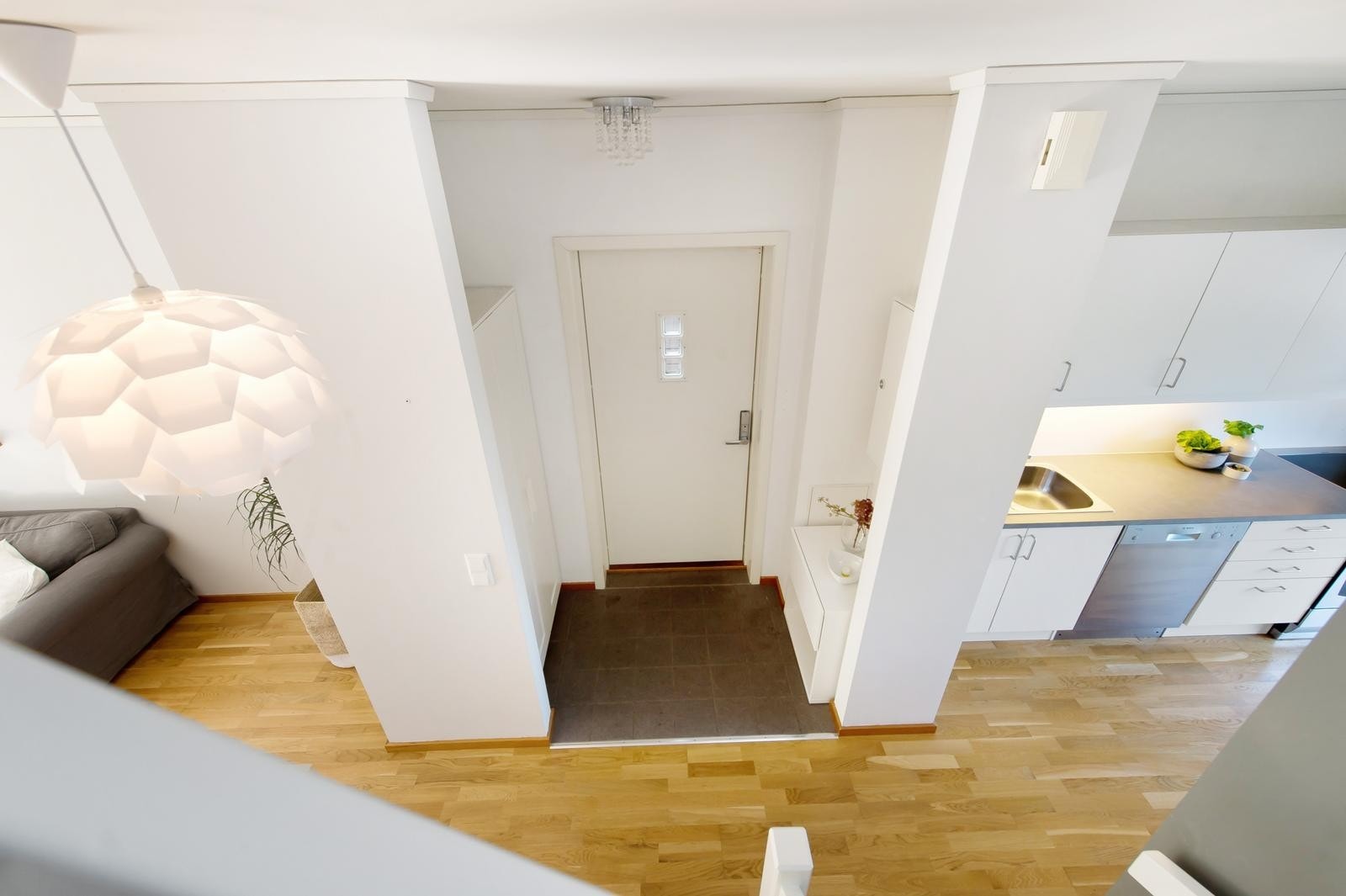 Entre med garderobe Galleribilde