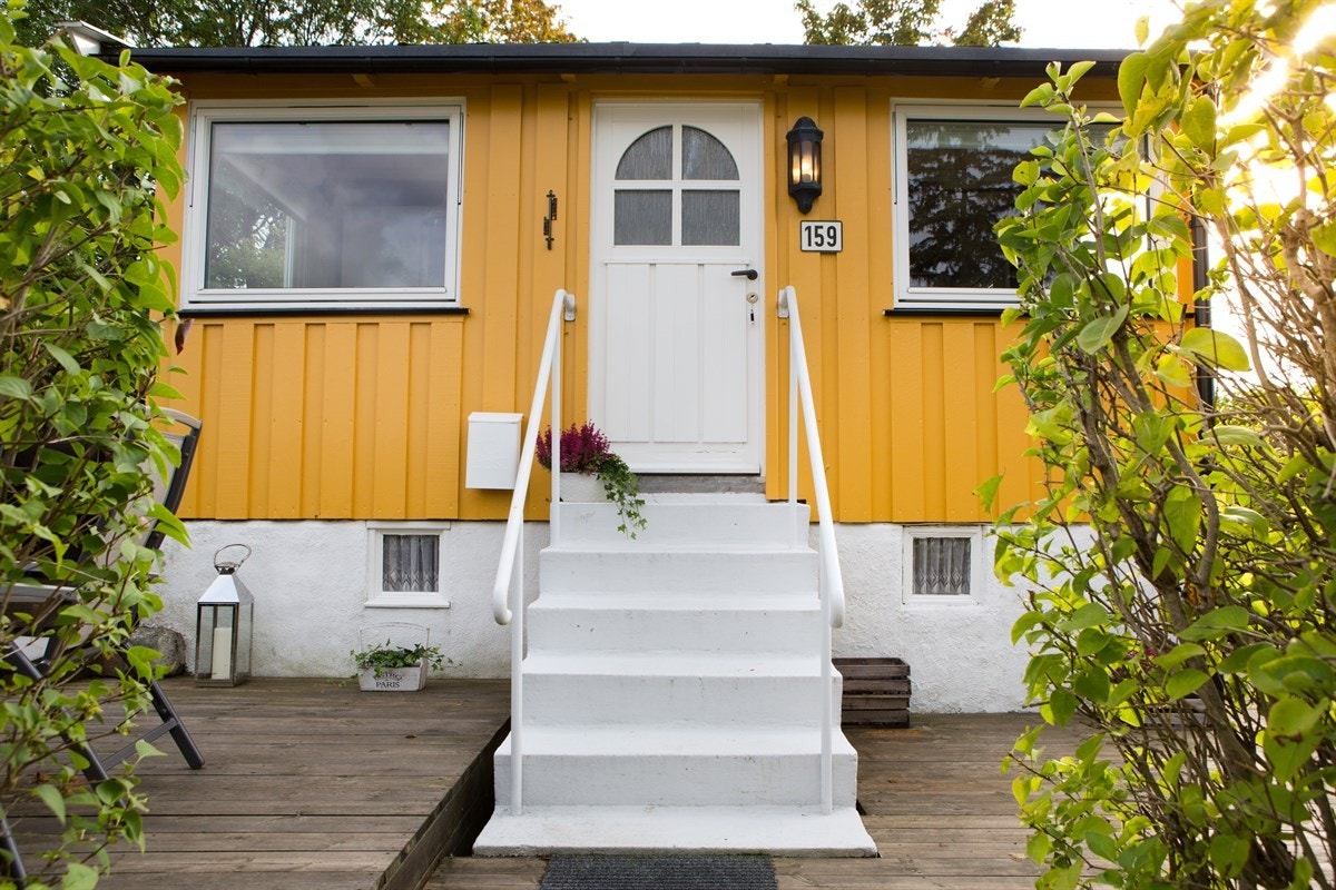 Trappen inn til hytta. Galleribilde
