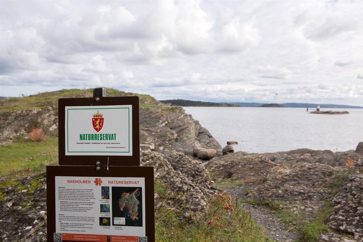 Informasjons plakat om naturreservatet. Galleribilde