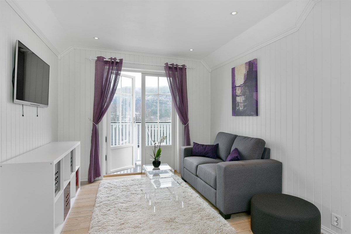 Her er det fine muligheter for at de voksne kan slappe av nede, mens de yngre kan ha egen avdeling oppe. Galleribilde