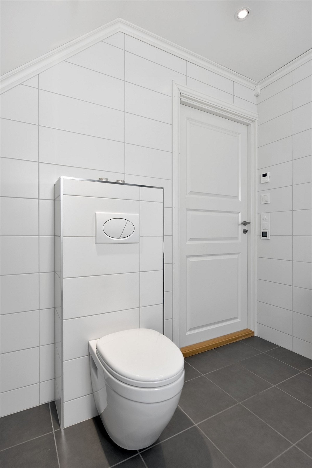 Rommet har også opplegg for vaskemaskin og tørketrommel ved siden av hverandre. Galleribilde