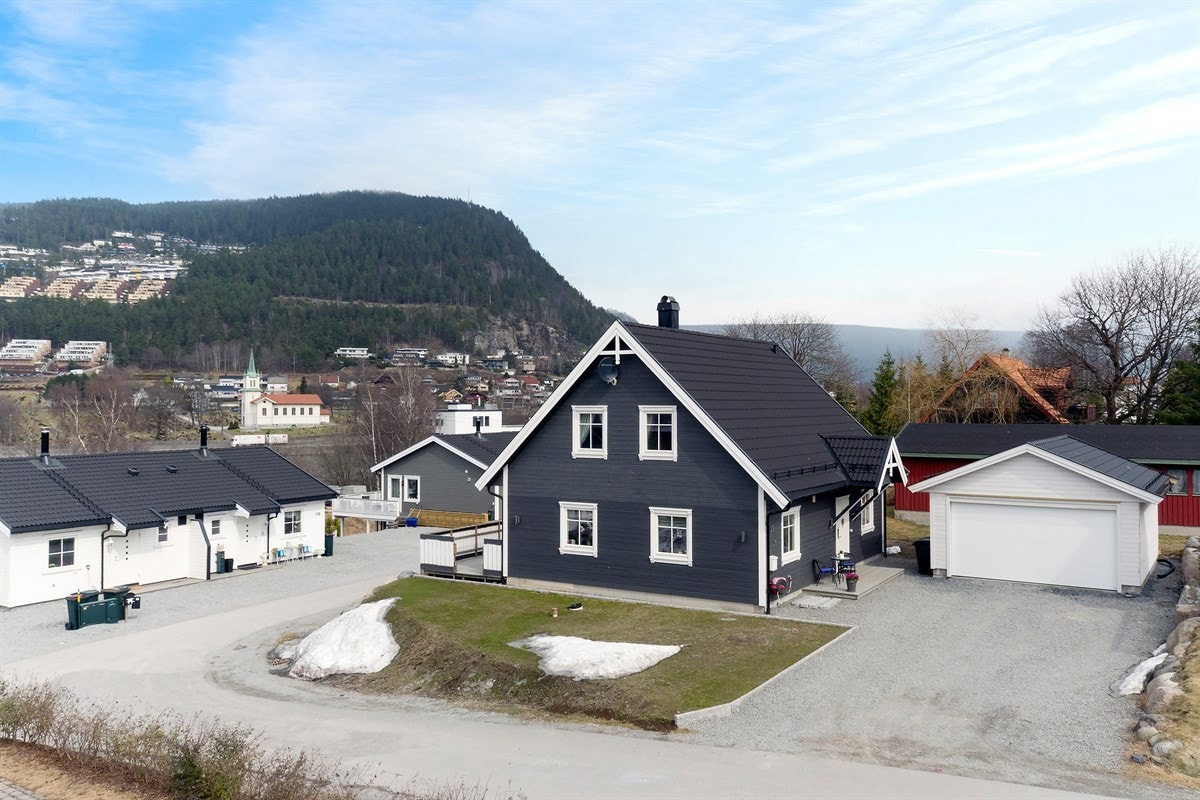 Det er også gangavstand til skoler og alt av servicetilbud. Galleribilde