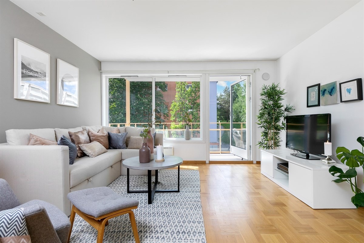 Joachim Schala (920 82 252) ved Schala & Partners har gleden av å vise og presentere denne flotte leiligheten i Hovseterveien 98! Galleribilde