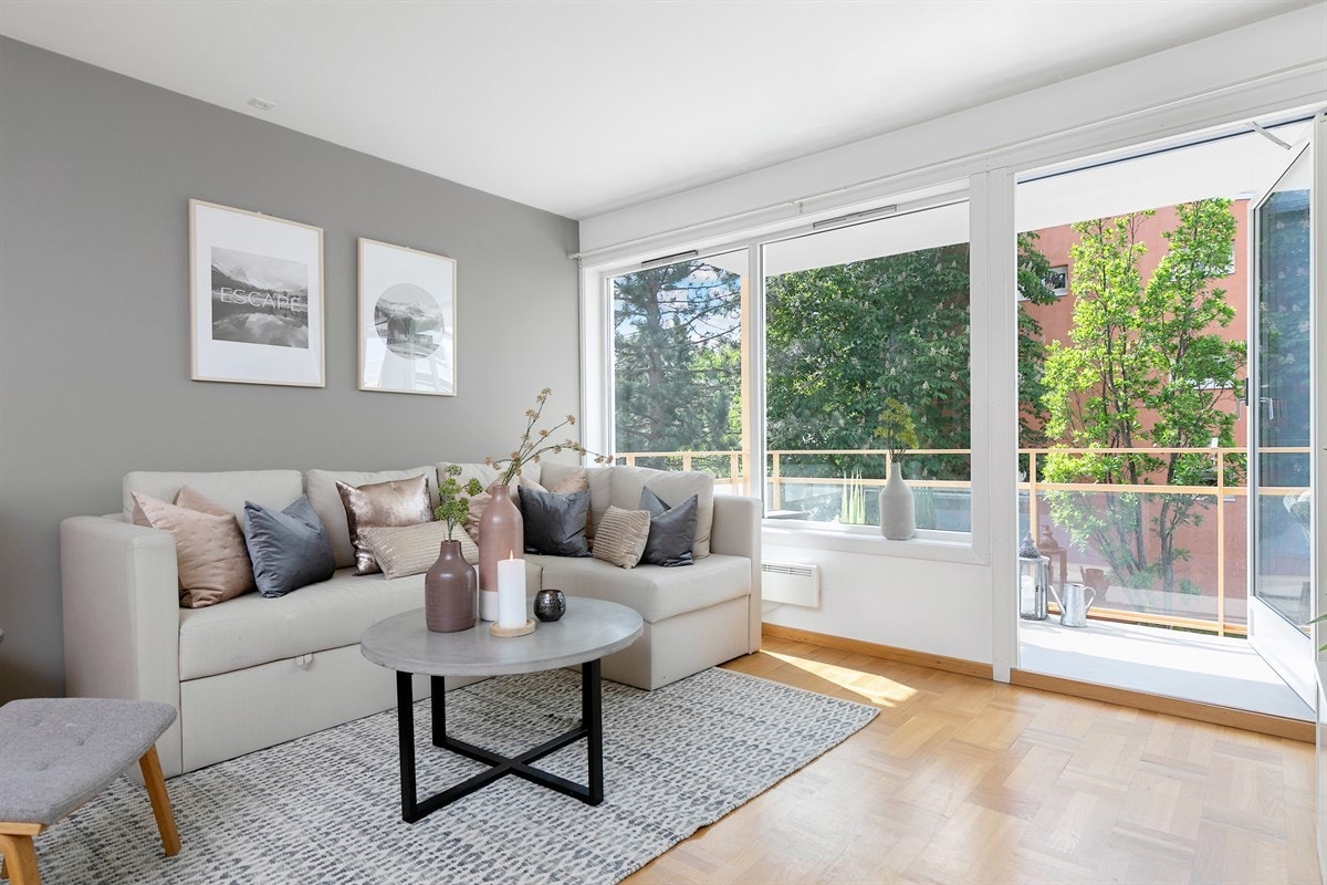 I stuen er det god plass til sofagruppe, tv-seksjon og øvrig ønsket møblement. Galleribilde