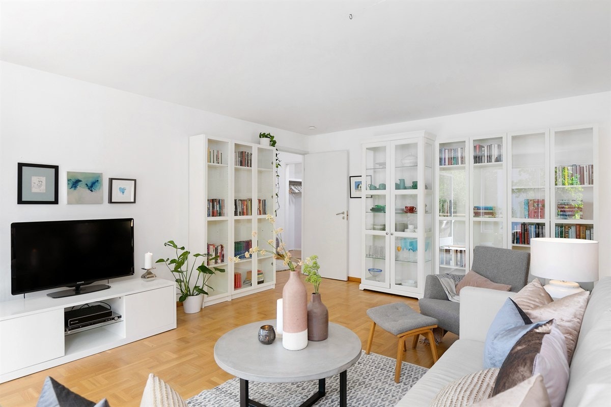 Leiligheten ligger fint til i byggets 2.etasje, og tilhører et veldrevet og hyggelig borettslag. Galleribilde