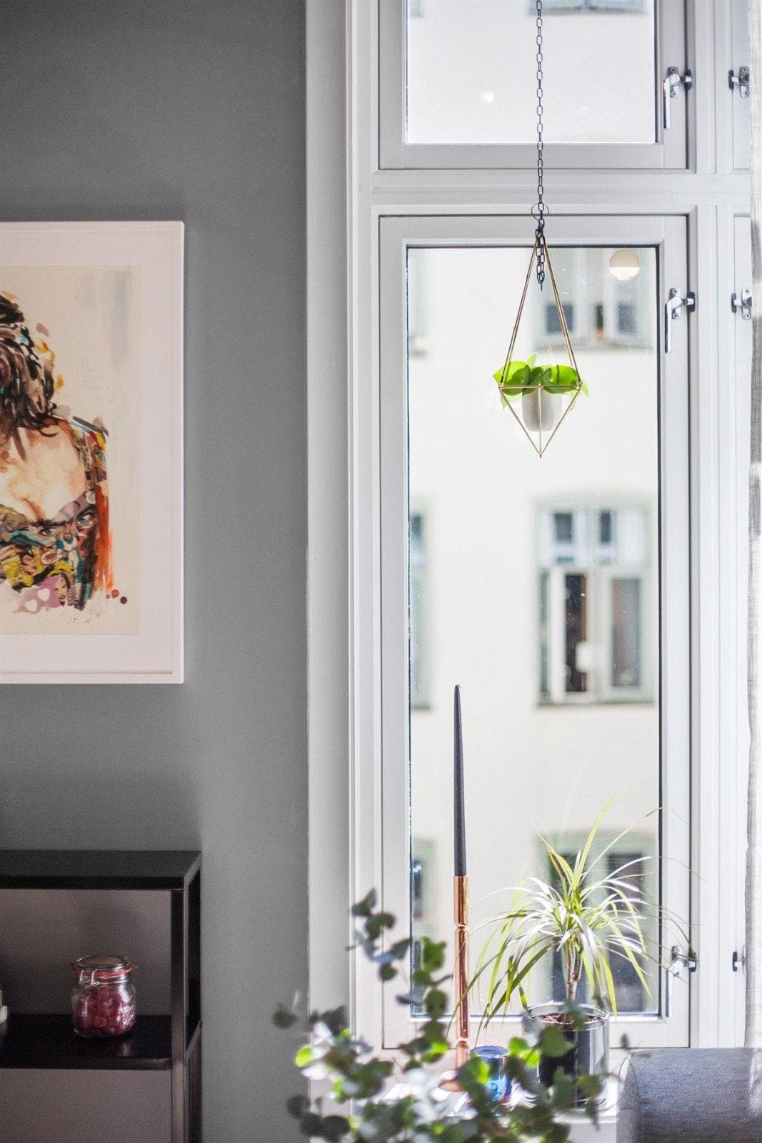 Herlige, store vinduer sikrer rikelig med lysinnslipp. Galleribilde