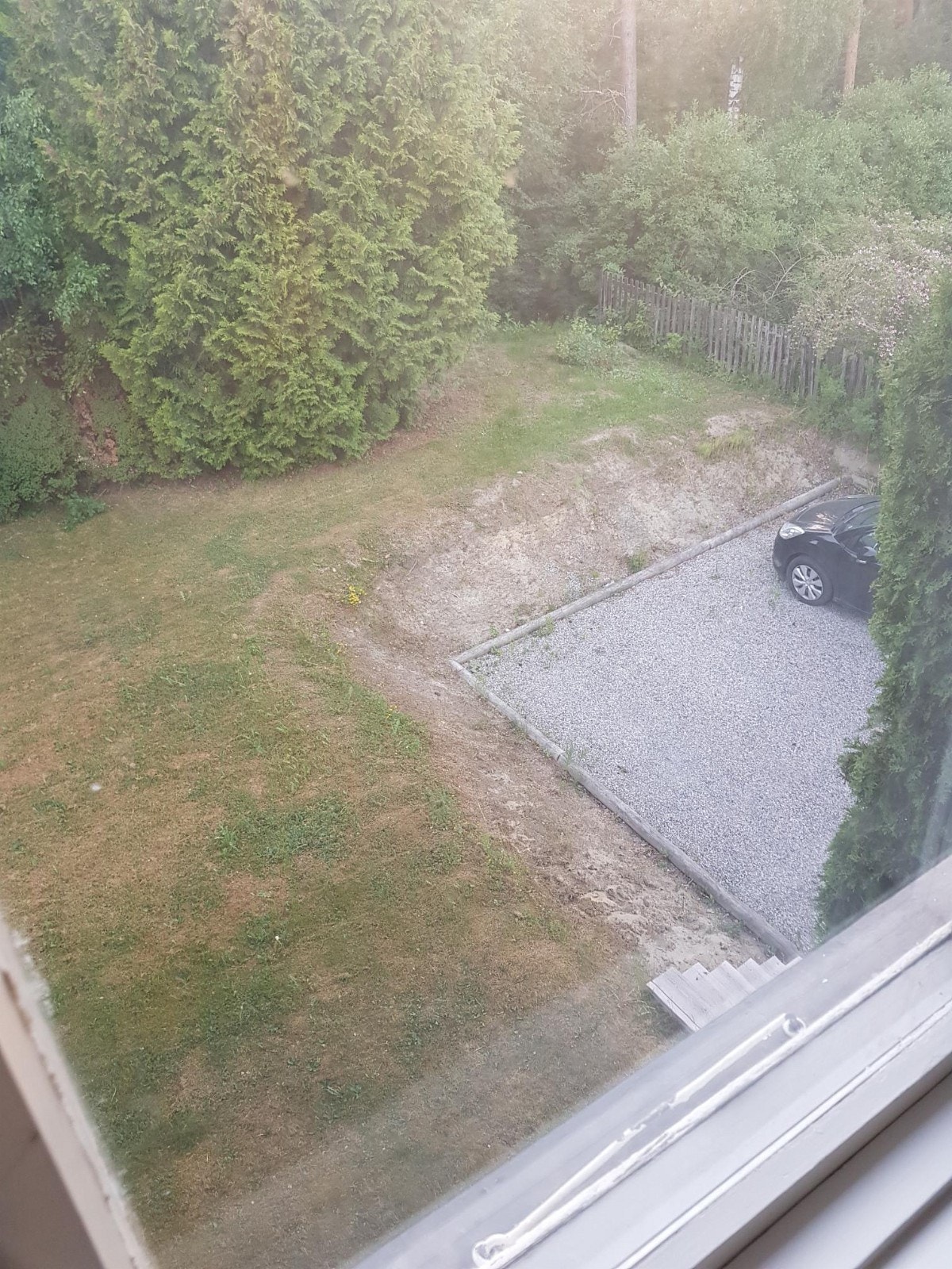 Parkering og hage Galleribilde