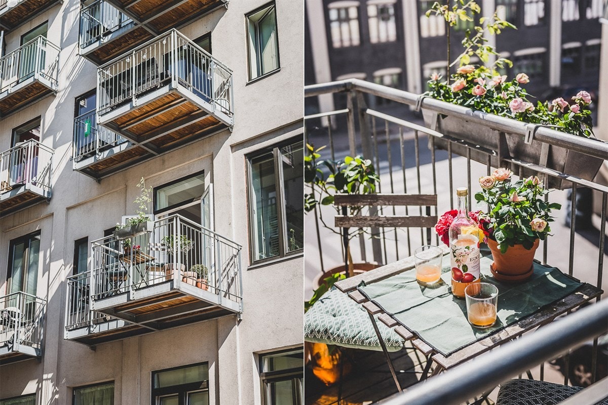 Balkongen er orientert i vestlig retning og fylles av sol allerede tidlig på ettermiddagen sommerstid. Med cirka fem kvadratmeter er det plass til et bord og to stoler. Galleribilde