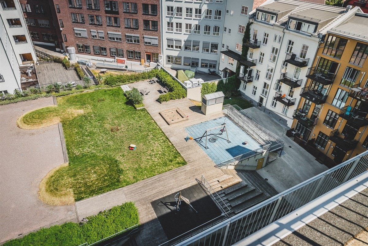 Her vil du bo i Lissefabrikken Borettslag og en historiepreget, unik bygård med velstelte fellesarealer. Galleribilde