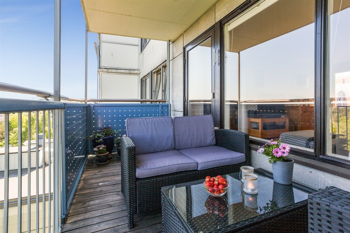 Balkongen er på 7 m² og har god plass til utemøbler. Galleribilde