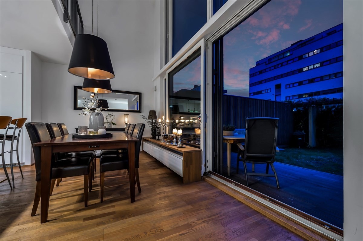Kveldsstemning i Suhmsgt 28. Galleribilde