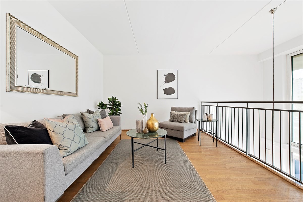 Messanin/stue i 2.etg. Lyst og åpent. Galleribilde