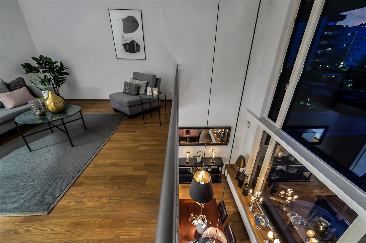 Oversikt fra messaninen. Galleribilde