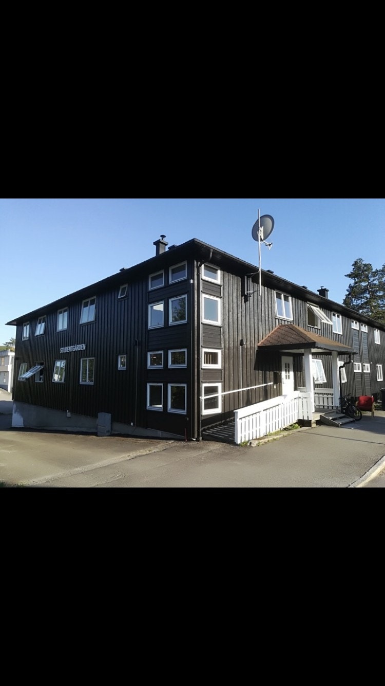 Gården mot Nord/vest Galleribilde