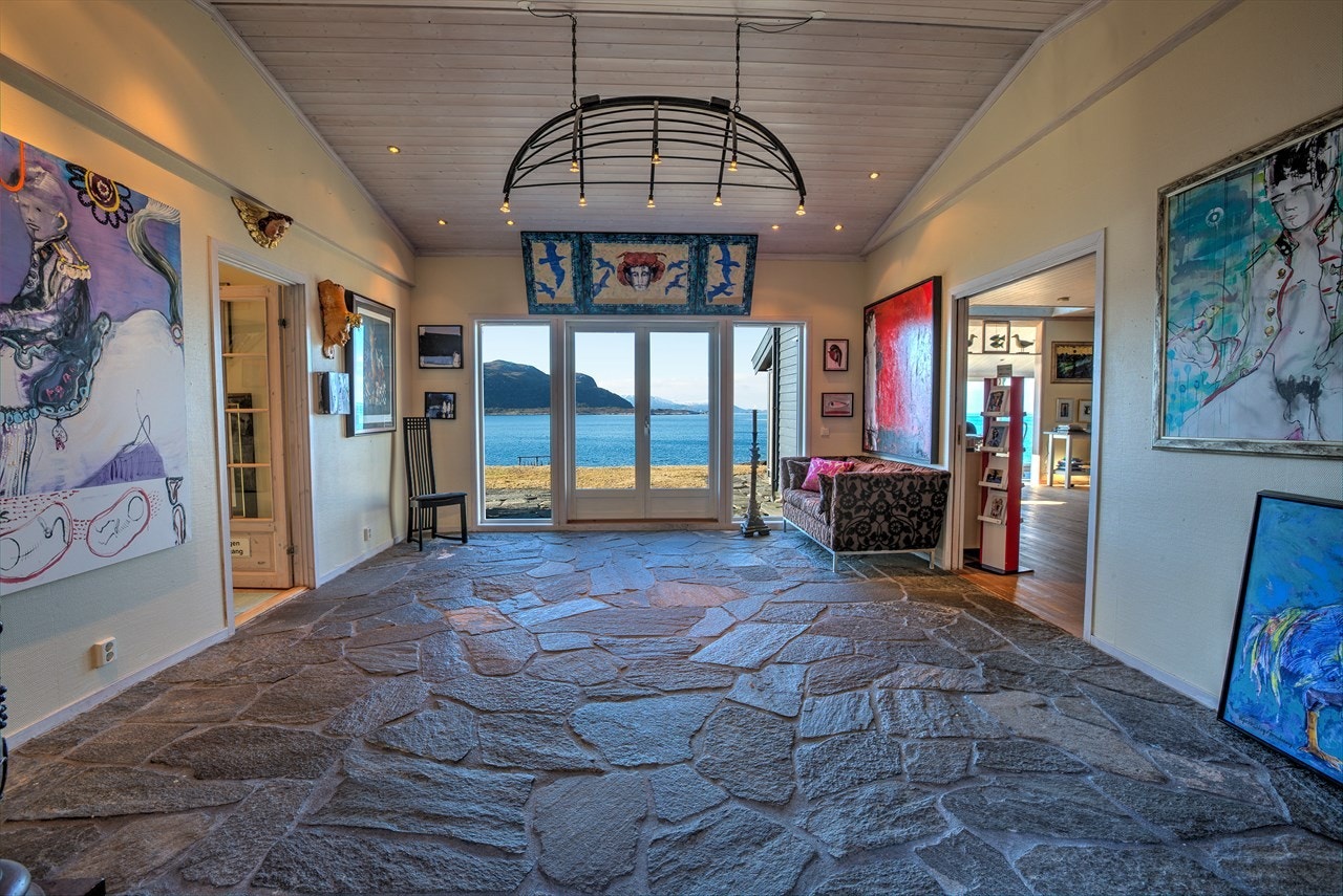 Mellombygg med flott gulv og nydelig utsikt Galleribilde