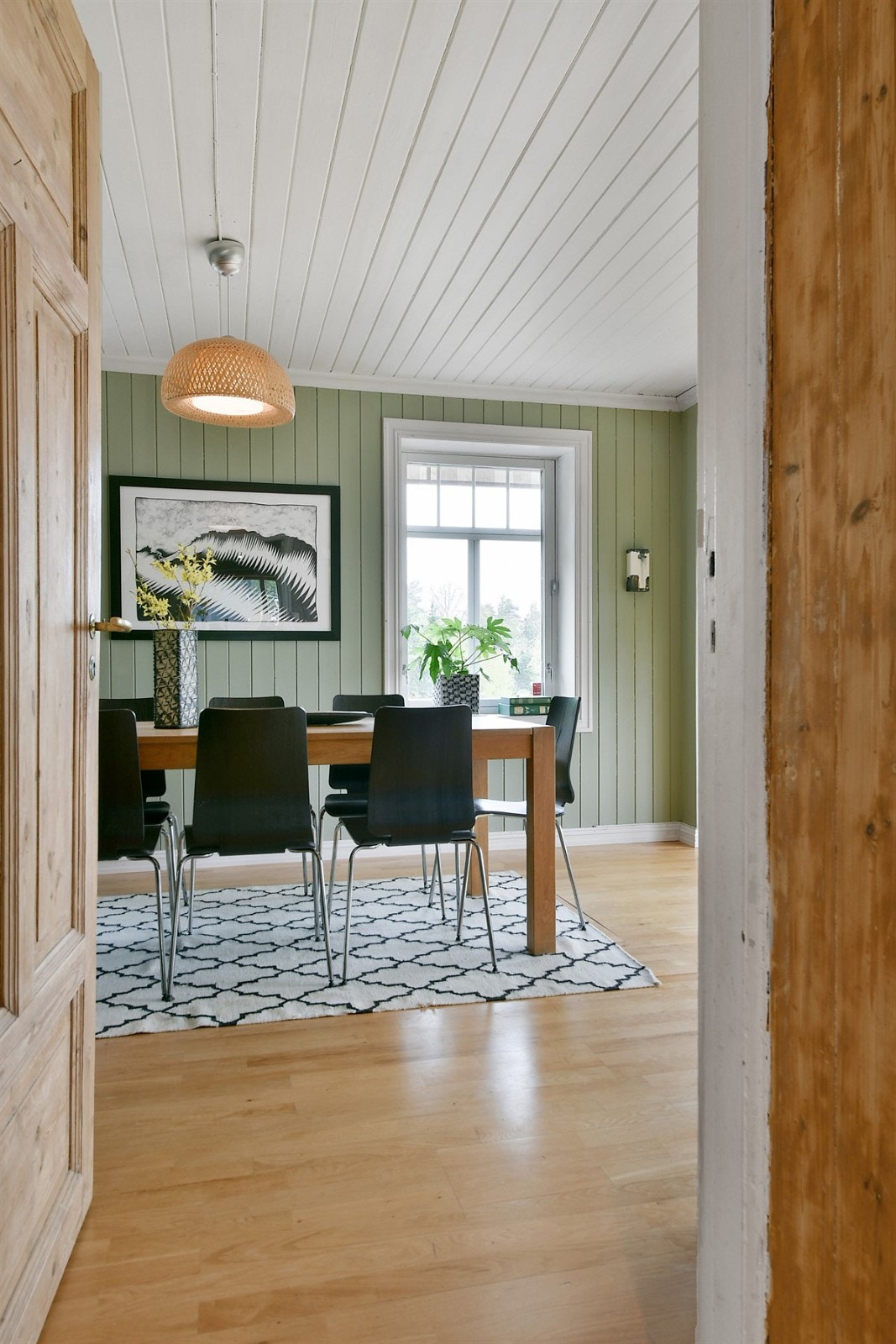 Her er det også en serveringsåpning inn til kjøkkenet. Galleribilde