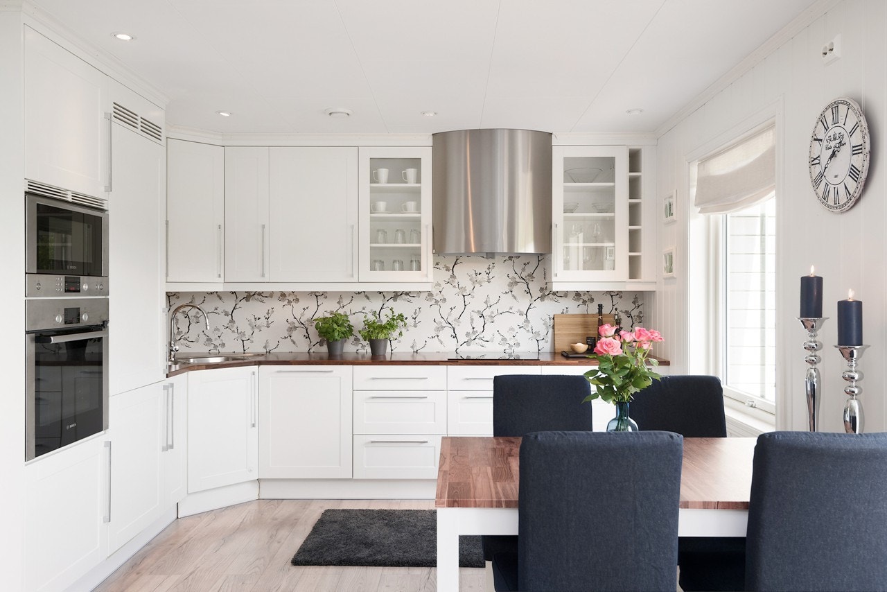 Her vil du få en oppgradert kjøkkeninnredning levert av Fossline. I tillegg er alt av hvitevarer integrert. Galleribilde