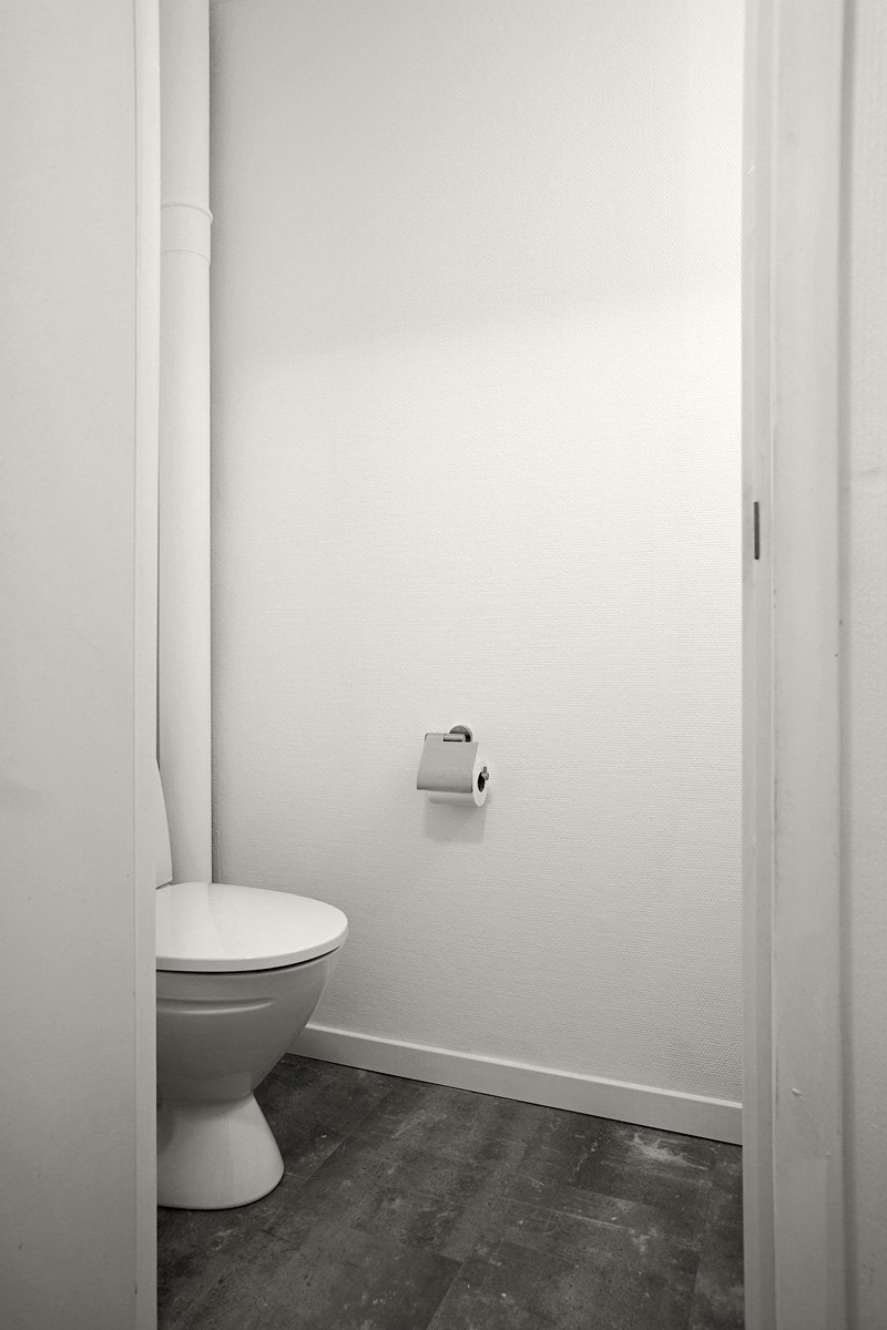 Separat wc med inngang fra vaskerom Galleribilde